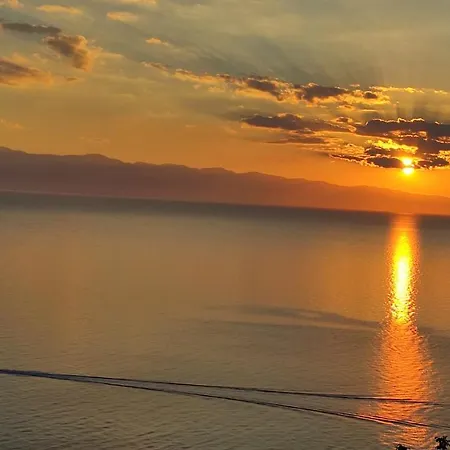 Mesonisi με υπέροχη θέα στον παγασητικό!! Holiday home *