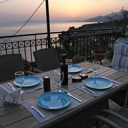 Mesonisi με υπέροχη θέα στον παγασητικό!! Holiday home Afissos