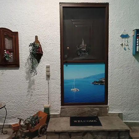 Mesonisi με υπέροχη θέα στον παγασητικό!! Holiday home *