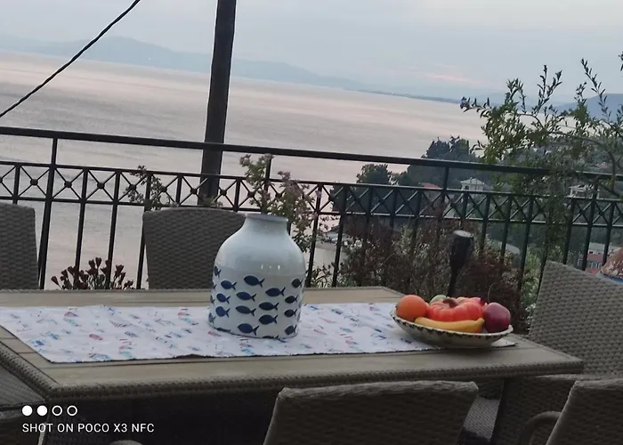 Mesonisi με υπέροχη θέα στον παγασητικό!! Vakantiehuis