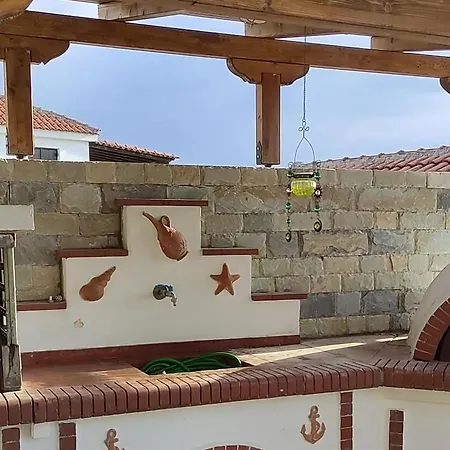 Ferienhaus Mesonisi με υπέροχη θέα στον παγασητικό!!