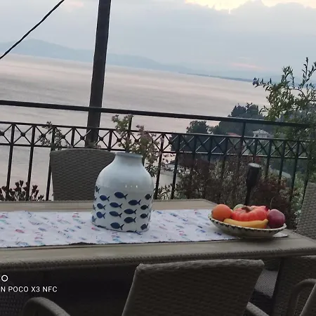 Mesonisi με υπέροχη θέα στον παγασητικό!! Case de vacanță