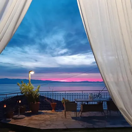 Case de vacanță Mesonisi με υπέροχη θέα στον παγασητικό!! *