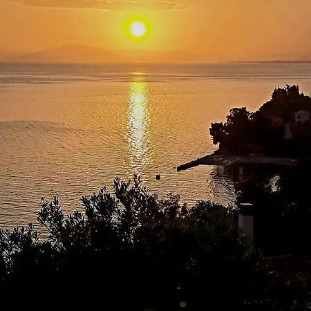 Case de vacanță Mesonisi με υπέροχη θέα στον παγασητικό!! *