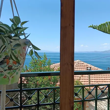 Mesonisi με υπέροχη θέα στον παγασητικό!! Case de vacanță