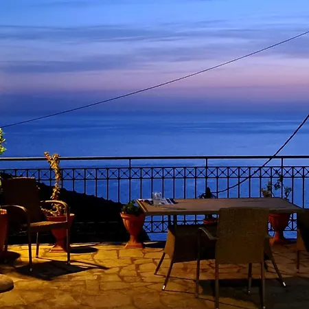 Mesonisi με υπέροχη θέα στον παγασητικό!! Case de vacanță