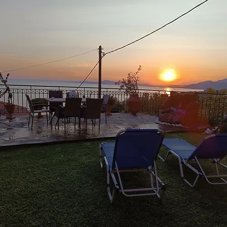 Mesonisi με υπέροχη θέα στον παγασητικό!! Case de vacanță Afissos