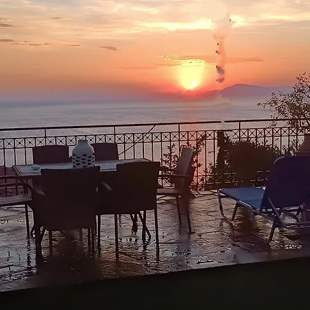 Case de vacanță Mesonisi με υπέροχη θέα στον παγασητικό!! *